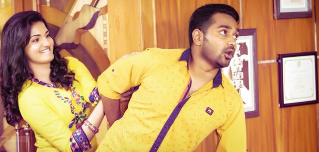 honey-rose-and-asif-ali-in-avarude-raavukal_54