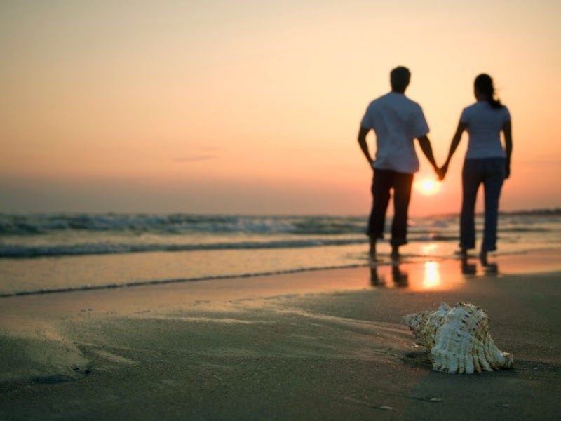 lovers-on-beach